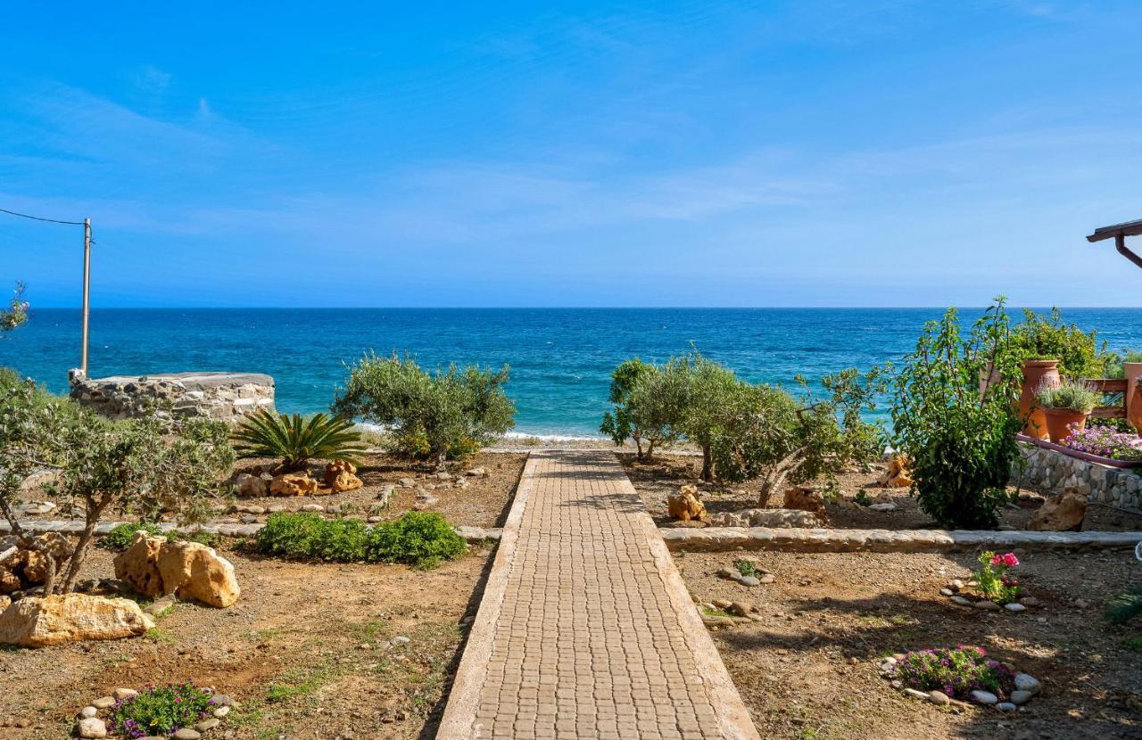 Marina Apartments Léntas Екстериор снимка